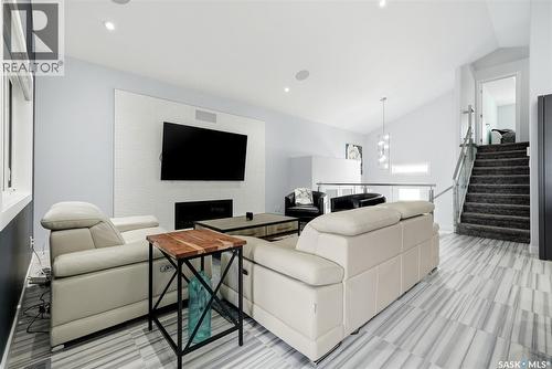 1609 Maple Hill Crescent N, Regina, SK - Indoor Photo Showing Living Room