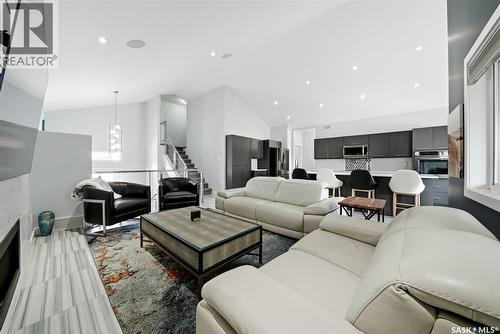 1609 Maple Hill Crescent N, Regina, SK - Indoor Photo Showing Living Room