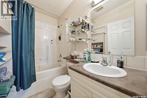 409 8Th Avenue W, Watrous, SK - Indoor Photo Showing Bathroom