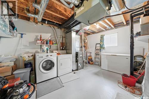 409 8Th Avenue W, Watrous, SK - Indoor Photo Showing Laundry Room