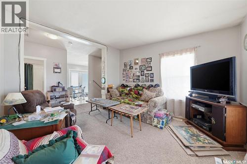 409 8Th Avenue W, Watrous, SK - Indoor Photo Showing Living Room