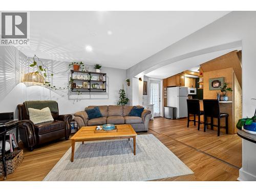 870 Mcqueen Drive Unit# 114, Kamloops, BC - Indoor Photo Showing Living Room