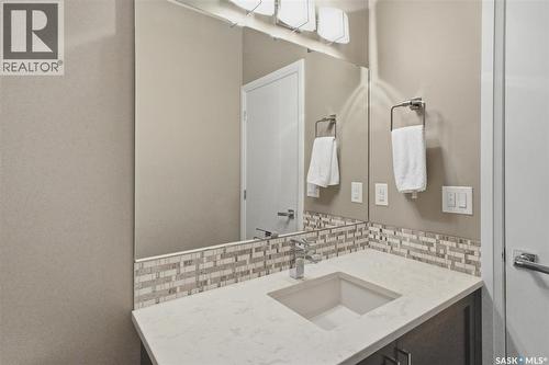 719 Salloum Crescent, Saskatoon, SK - Indoor Photo Showing Bathroom