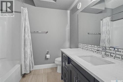 719 Salloum Crescent, Saskatoon, SK - Indoor Photo Showing Bathroom