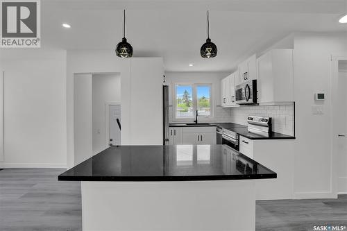 654 Aberdeen Crescent, Regina, SK - Indoor Photo Showing Kitchen