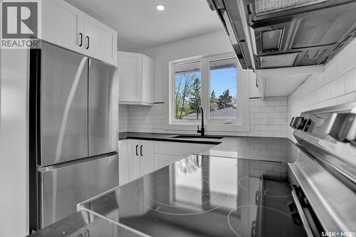 654 Aberdeen Crescent, Regina, SK - Indoor Photo Showing Kitchen