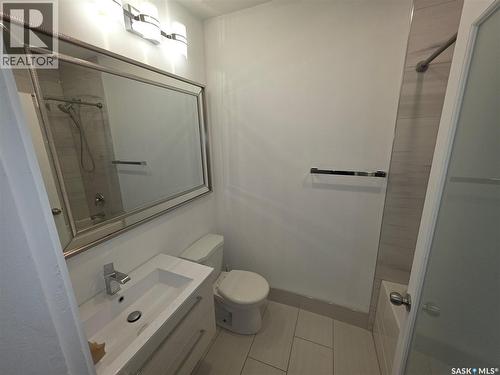 125 D Avenue S, Saskatoon, SK - Indoor Photo Showing Bathroom