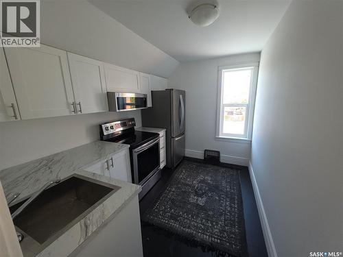 125 D Avenue S, Saskatoon, SK - Indoor Photo Showing Kitchen