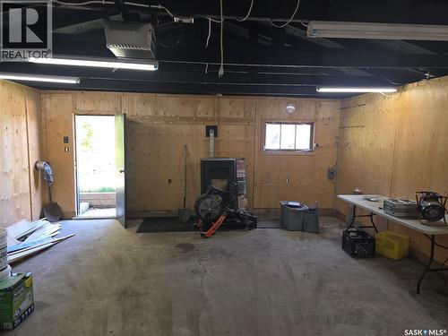 125 D Avenue S, Saskatoon, SK - Indoor Photo Showing Garage