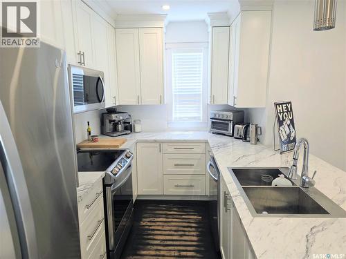 125 D Avenue S, Saskatoon, SK - Indoor Photo Showing Kitchen