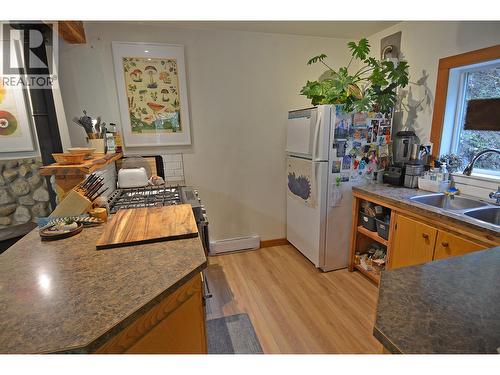 5396 6 Highway, Winlaw, BC - Indoor Photo Showing Kitchen With Double Sink