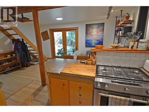 5396 6 Highway, Winlaw, BC - Indoor Photo Showing Kitchen