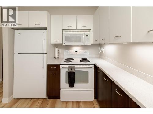 539 Yates Road Unit# 308, Kelowna, BC - Indoor Photo Showing Kitchen