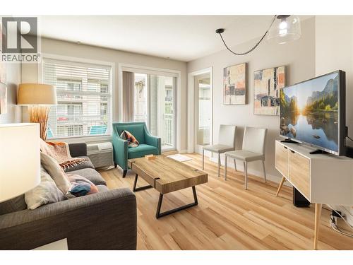 539 Yates Road Unit# 308, Kelowna, BC - Indoor Photo Showing Living Room