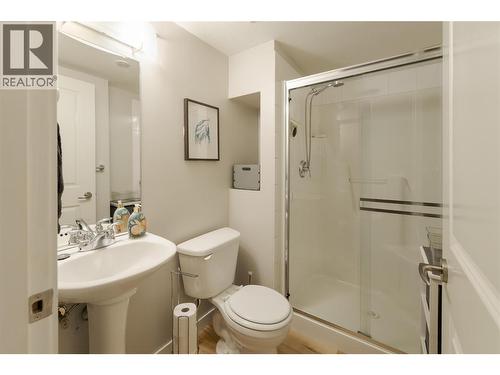 539 Yates Road Unit# 308, Kelowna, BC - Indoor Photo Showing Bathroom