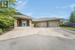 816 COLUMBIA Road Castlegar, BC V1N 4K6