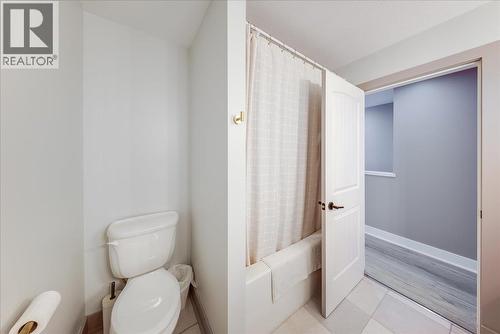 816 Columbia Road, Castlegar, BC - Indoor Photo Showing Bathroom