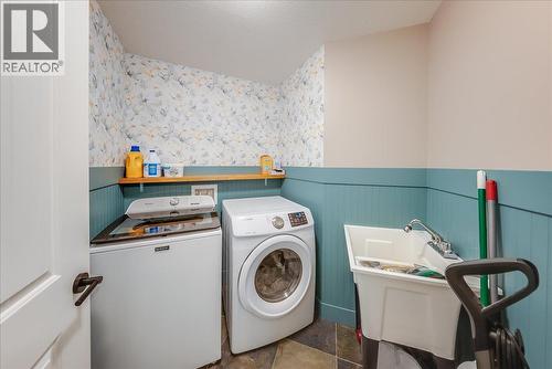 816 Columbia Road, Castlegar, BC - Indoor Photo Showing Laundry Room