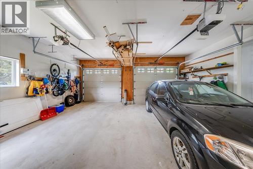 816 Columbia Road, Castlegar, BC - Indoor Photo Showing Garage