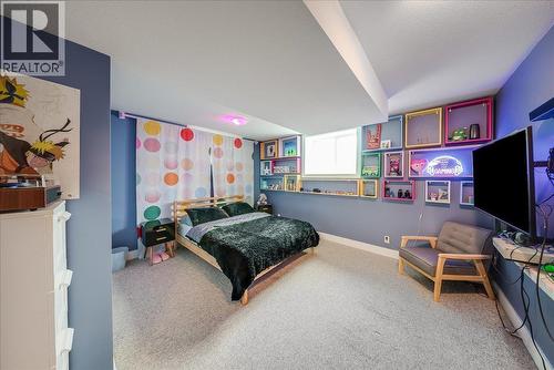 816 Columbia Road, Castlegar, BC - Indoor Photo Showing Bedroom