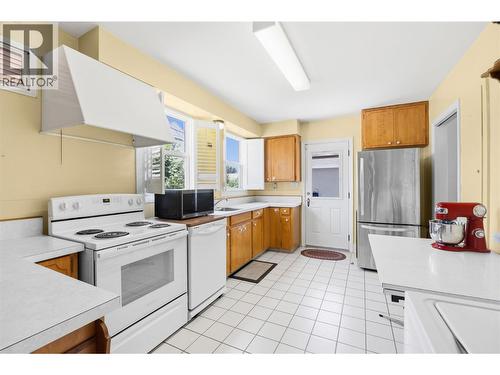 763 Argyle Street, Penticton, BC - Indoor Photo Showing Kitchen