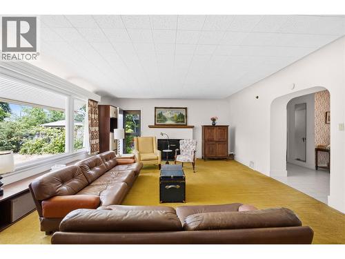 763 Argyle Street, Penticton, BC - Indoor Photo Showing Living Room