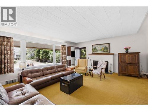763 Argyle Street, Penticton, BC - Indoor Photo Showing Living Room