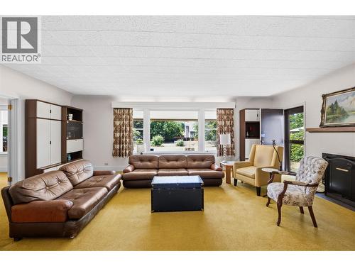 763 Argyle Street, Penticton, BC - Indoor Photo Showing Living Room