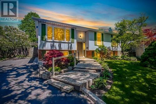 70 GRAYSTONE DRIVE  Hamilton (Gilkson), ON L9C 4R8