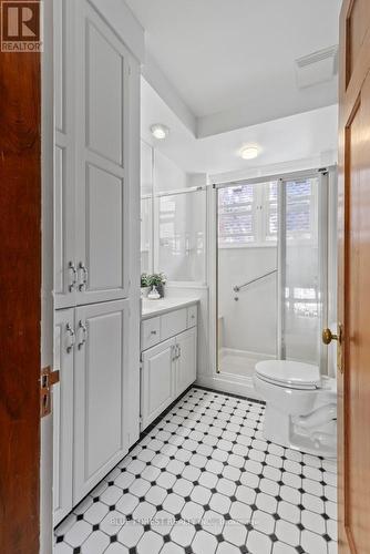 368 St James Street, London East (East B), ON - Indoor Photo Showing Bathroom
