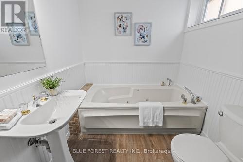 368 St James Street, London East (East B), ON - Indoor Photo Showing Bathroom
