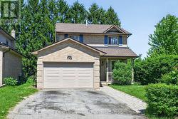 82 BRAEHEID AVENUE  Hamilton, ON L8B 0C6