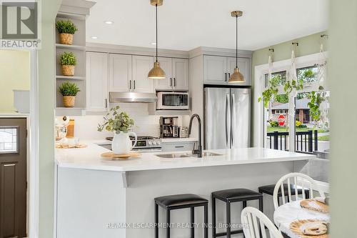 150 Mountville Avenue, Hamilton, ON - Indoor Photo Showing Kitchen With Stainless Steel Kitchen With Upgraded Kitchen