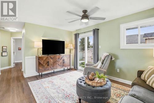 150 Mountville Avenue, Hamilton, ON - Indoor Photo Showing Living Room