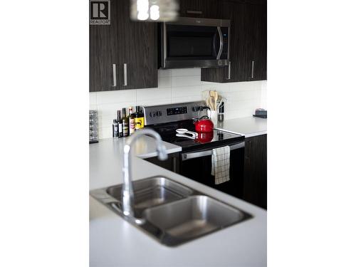 933 Mt Robson Place Unit# 18, Vernon, BC - Indoor Photo Showing Kitchen With Double Sink