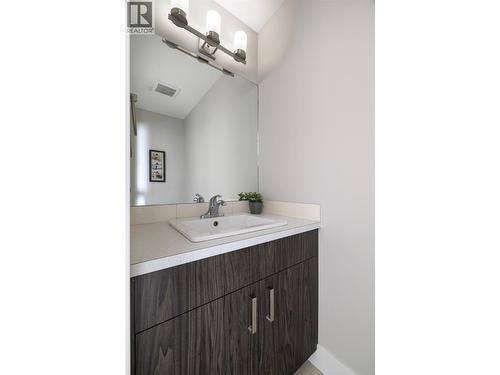 933 Mt Robson Place Unit# 18, Vernon, BC - Indoor Photo Showing Bathroom