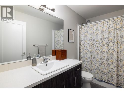 933 Mt Robson Place Unit# 18, Vernon, BC - Indoor Photo Showing Bathroom