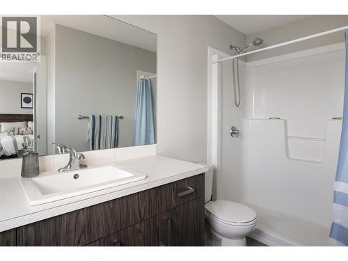 933 Mt Robson Place Unit# 18, Vernon, BC - Indoor Photo Showing Bathroom