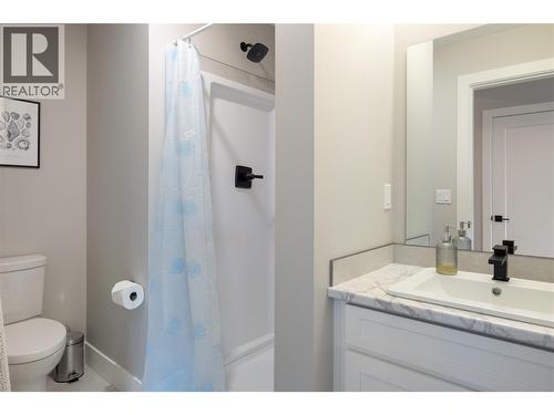933 Mt Robson Place Unit# 18, Vernon, BC - Indoor Photo Showing Bathroom