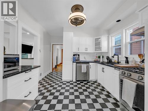 908 Windermere Road, Windsor, ON - Indoor Photo Showing Kitchen