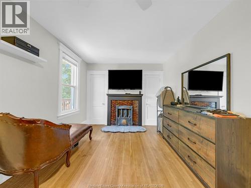 908 Windermere Road, Windsor, ON - Indoor Photo Showing Living Room With Fireplace