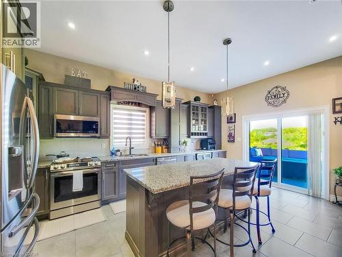 27 Riesling Court, Hamilton, ON 