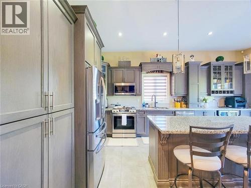 27 Riesling Court, Hamilton, ON 