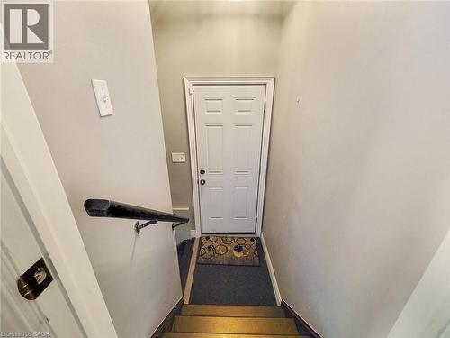 27 Riesling Court, Hamilton, ON 