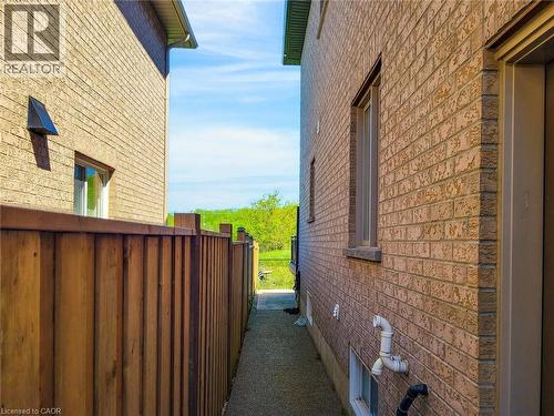 27 Riesling Court, Hamilton, ON 