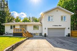 13 BATHURST STREET  Ottawa, ON K2W 1A7