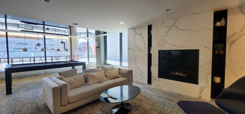 Common room - 716-1 Boul. De Maisonneuve O., Montréal (Ville-Marie), QC - Indoor Photo Showing Living Room With Fireplace