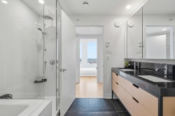 Salle de bains attenante à la CCP - 