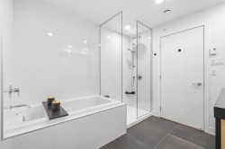 Salle de bains attenante à la CCP - 
