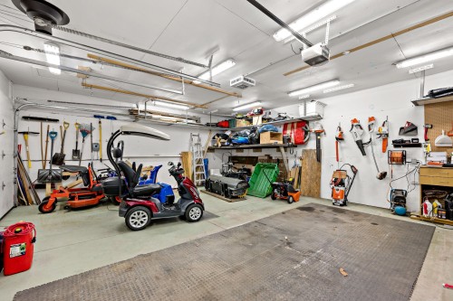 Garage - 1320 Rue De La Baie, Chertsey, QC - Indoor Photo Showing Garage